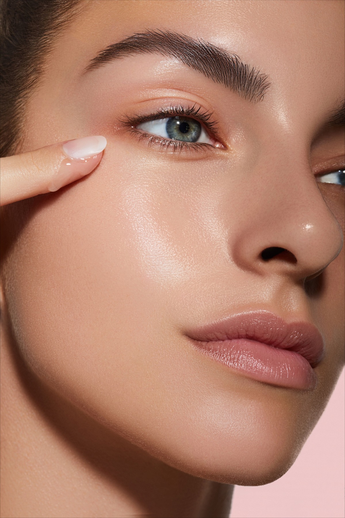 How to use Rose Eye Massage Essence Oil